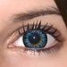 Cool blue v detailu na původní barvě očí hnědo-zelené
